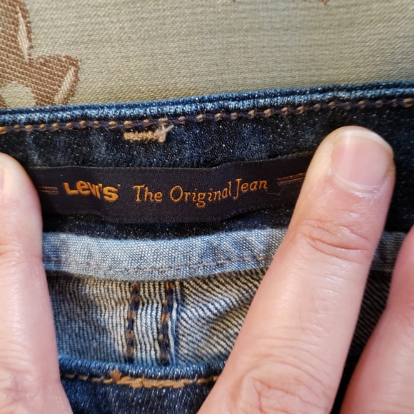 Levi's The Original Jean Mid Rise Dark Wash Blue Jeans Women’s Size 10 - Picture 5 of 12